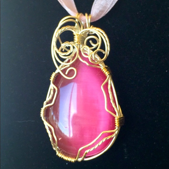 SJC Wire Wrapped Pink Cat’s Eye Pendant - Picture 3 of 8